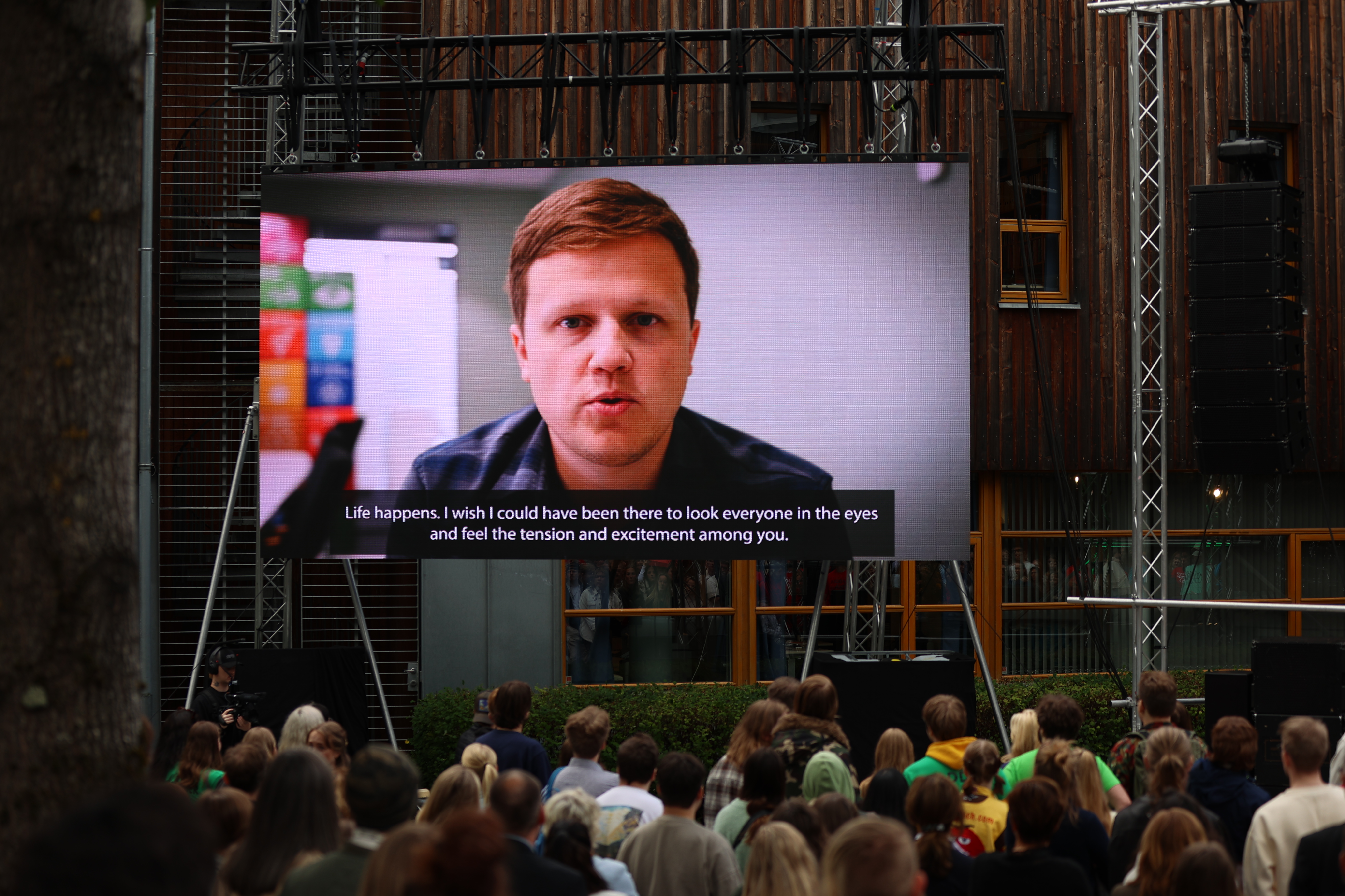 Atle Vasbotn Remmereit talar under studiestart 2025 ved Høgskulen i Volda