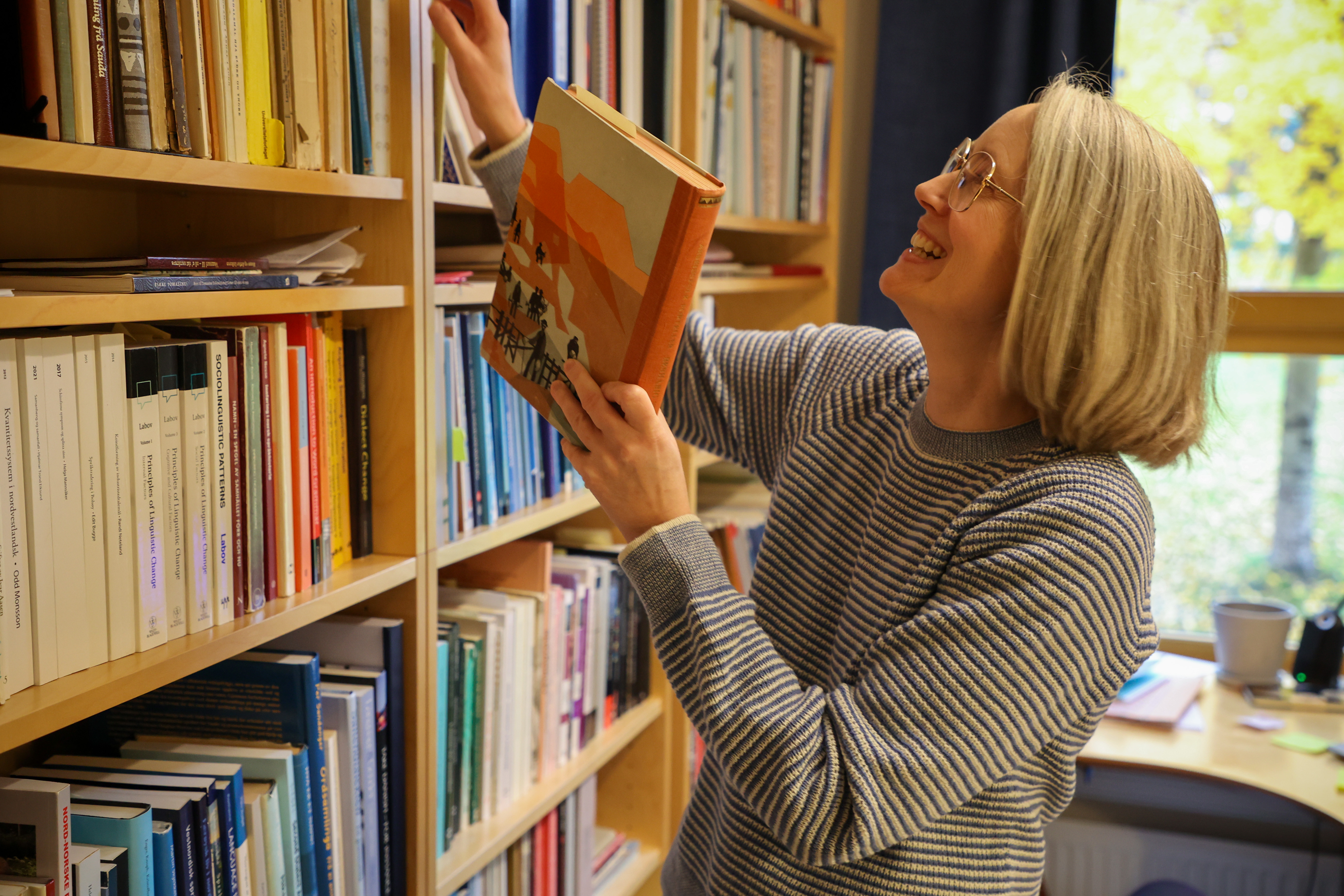 Randi Neteland på kontoret.