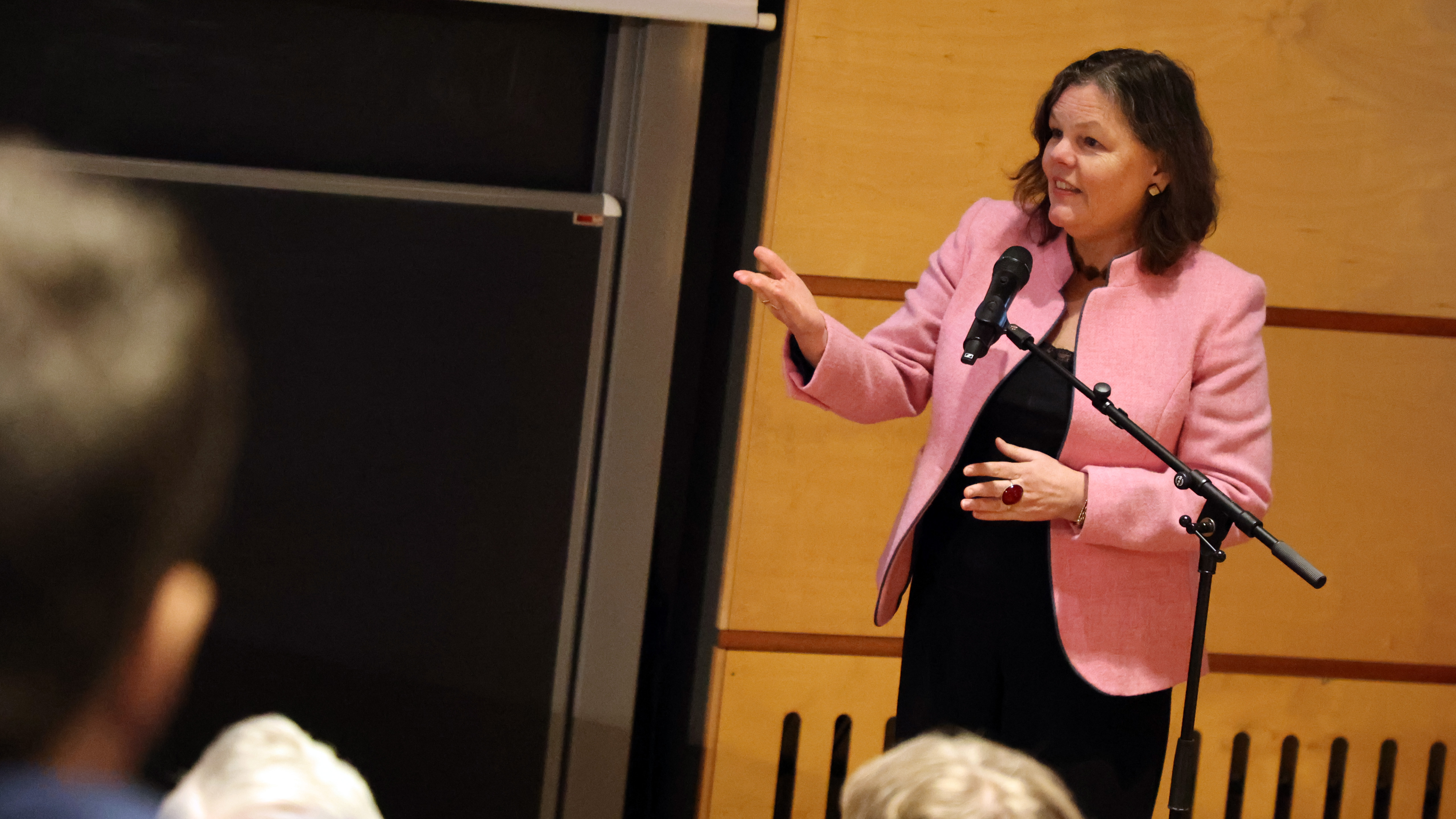 Dekan Jorunn Sem Fure.