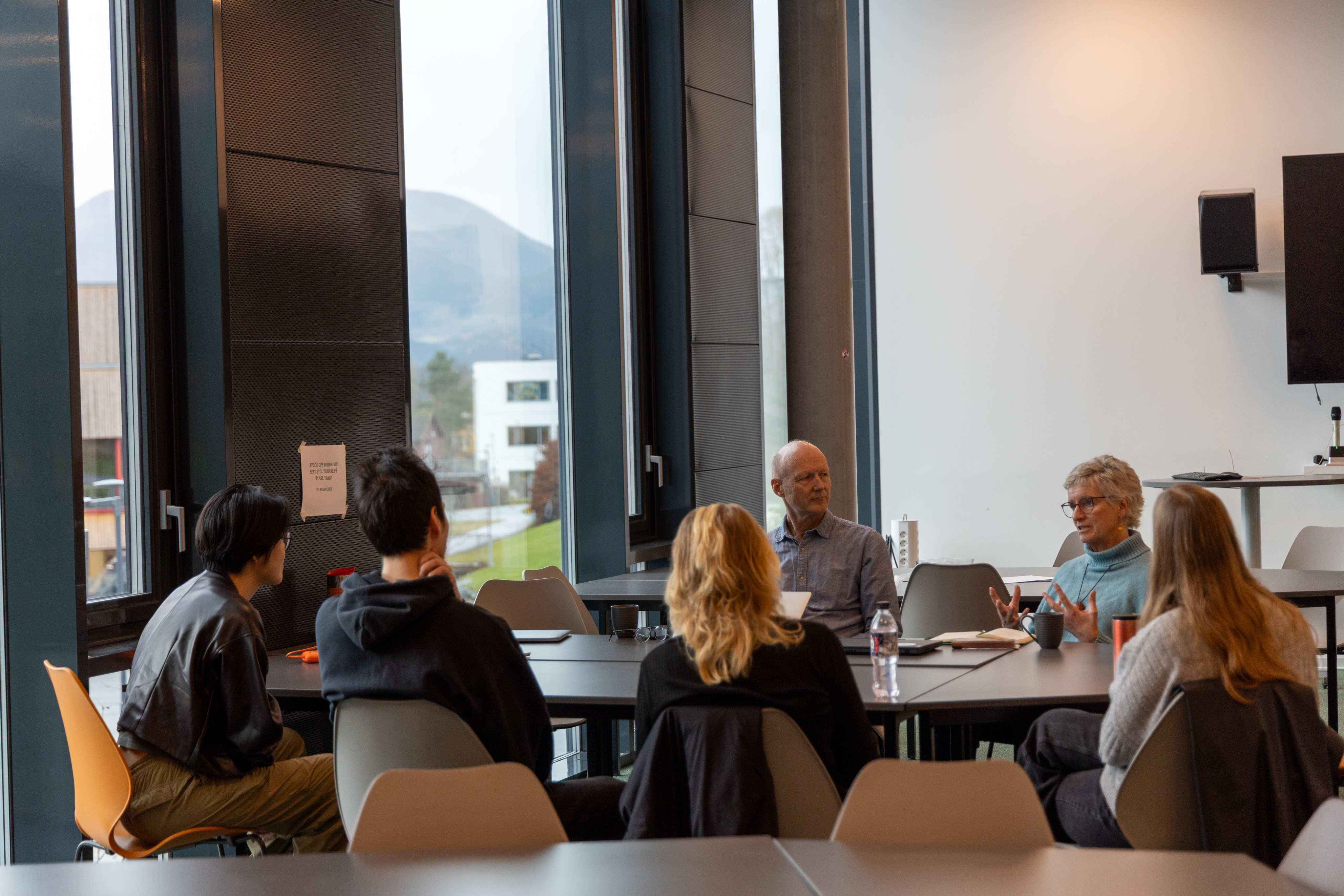 Masterstudenter i Volda lager film for Runde Forsking