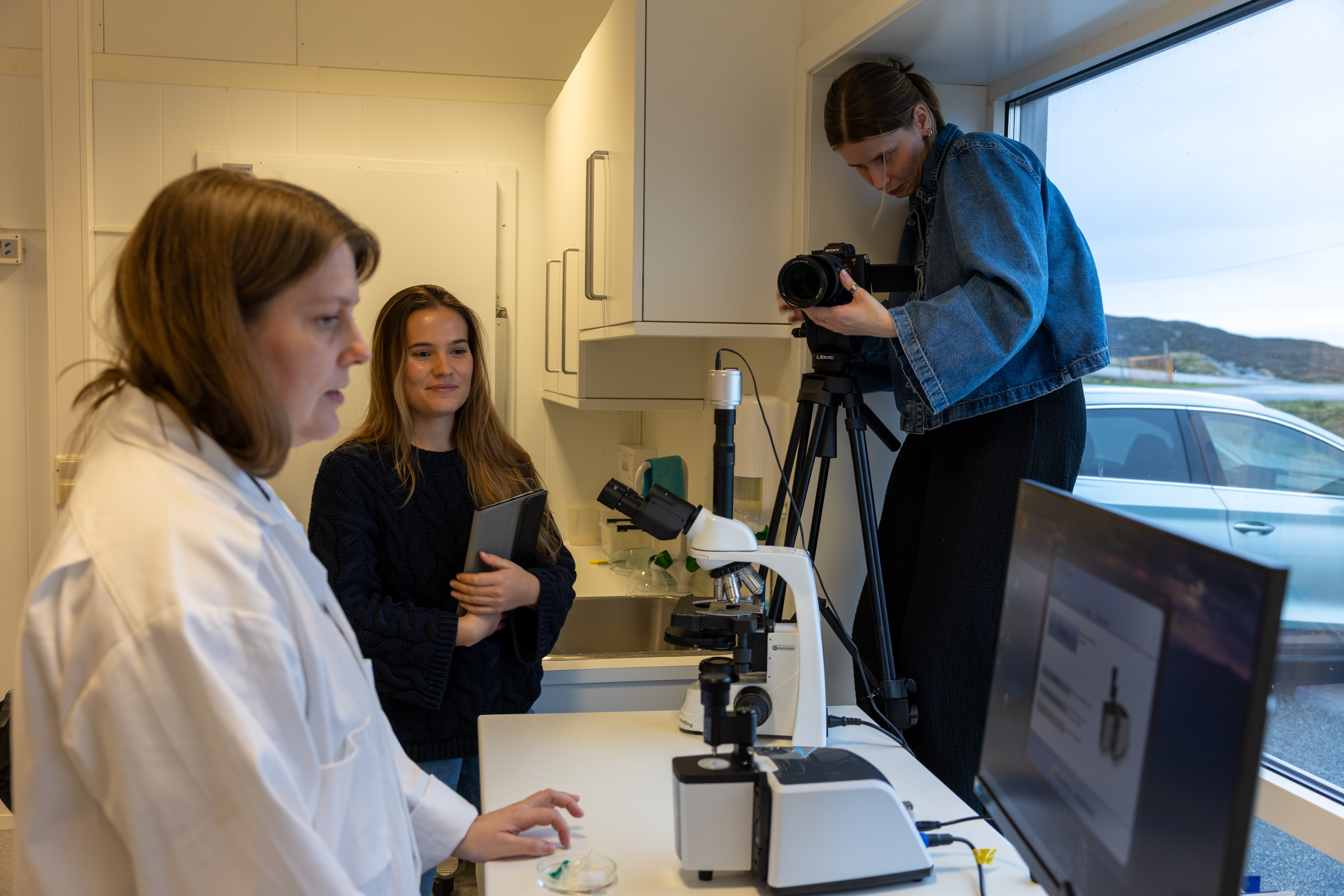 Masterstudenter i Volda lager film for Runde Forsking