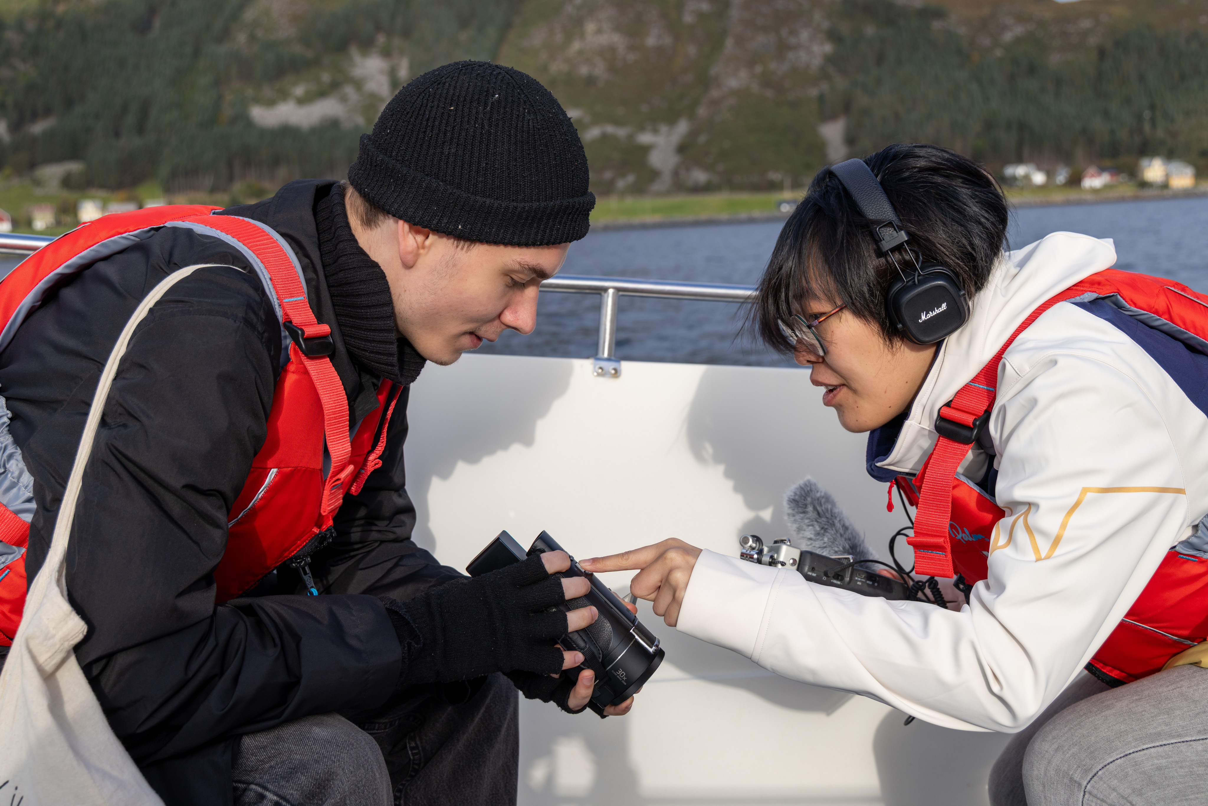 Masterstudenter i Volda lager film for Runde Forsking