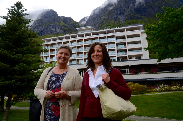 7b102d569bef8b8ef2d9de28d9aebd6d