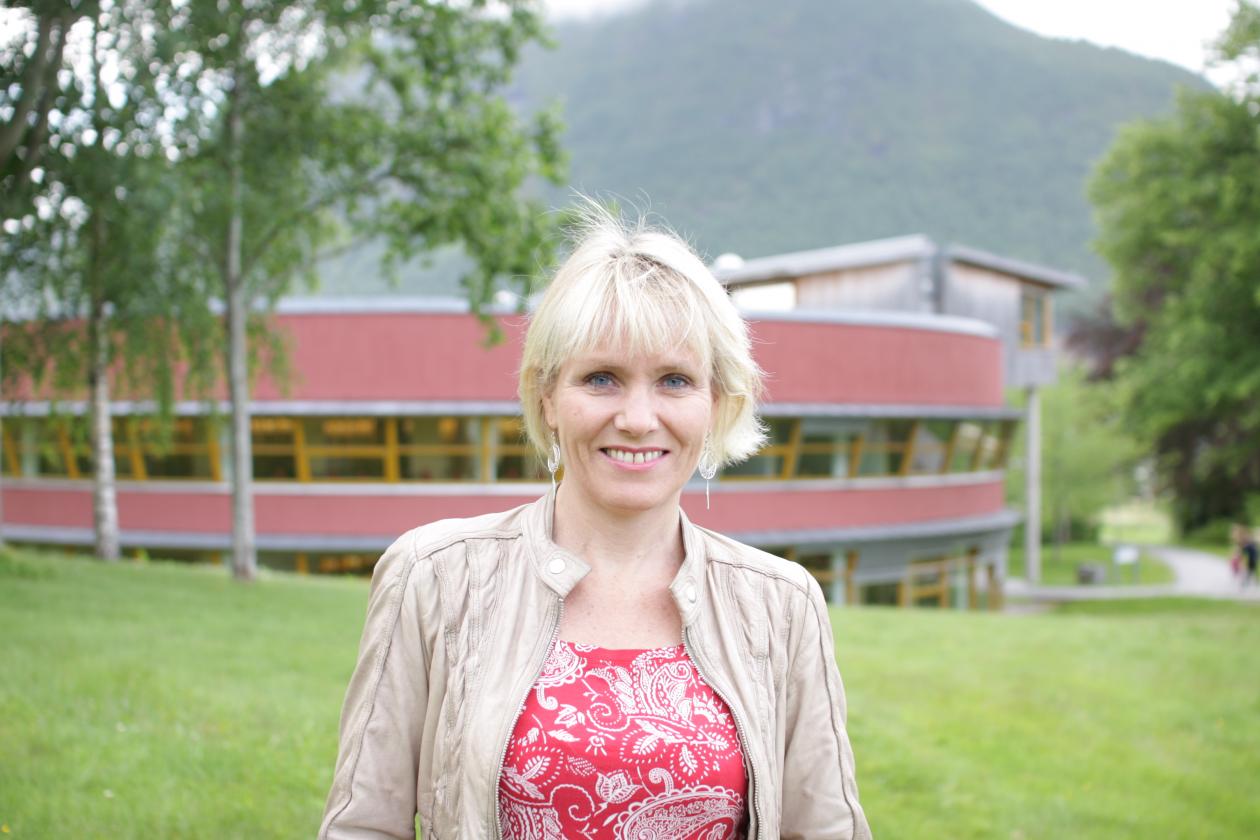 info_foto_tilsette_siv_m_gamlem_rgb_tone_solhaug_2013_02