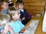 jenter_speler3mindre