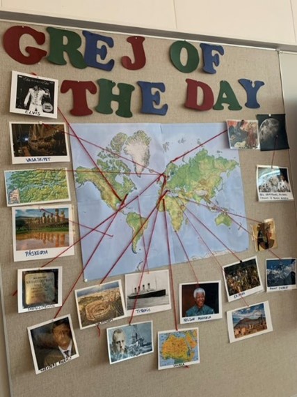 Tavla på 6. klasserommet på Øyra skule viser korleis det blir arbeidd med «Grej of the day», og korleis ein gjennom denne læringsmetoden deler kortfatta kunnskap på ein underhaldande måte som engasjerer på LU-seminaret.