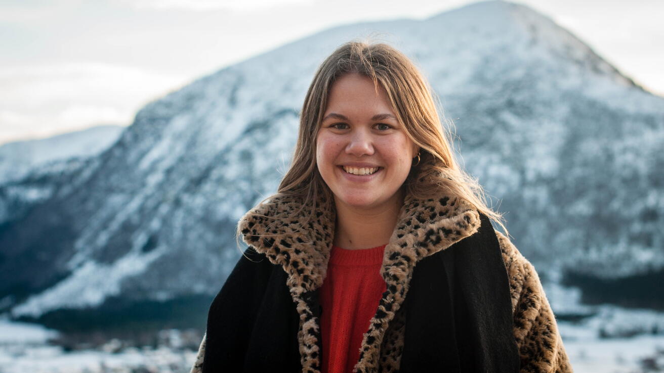 Tekst og foto: Siril Marie Borgersen Danske Simone Kofod Nørgård drømmer om å jobbe i barne-tv. Derfor begynte hun på journalistutdanningen i Volda.