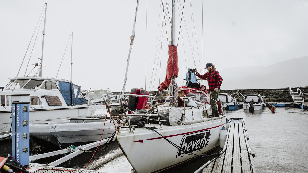 Seglebåt i Voldahamn