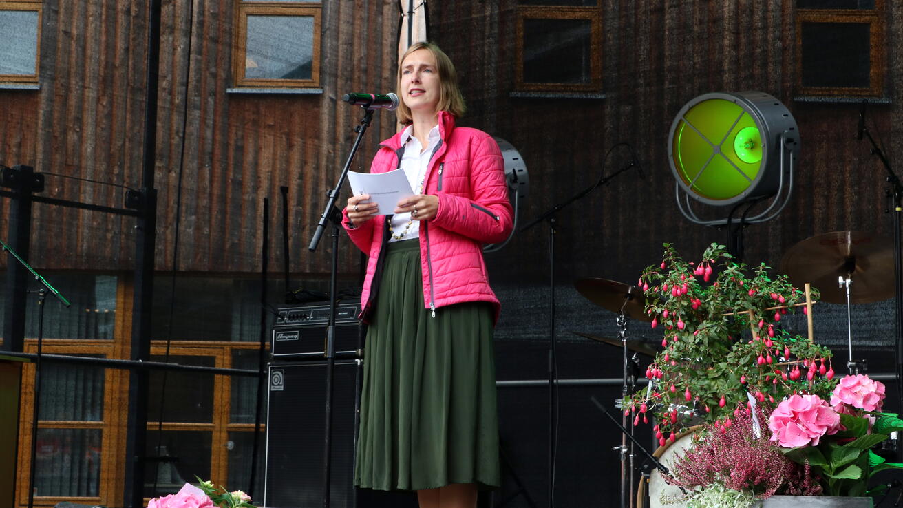 Iselin Nybø Iselin Nybø