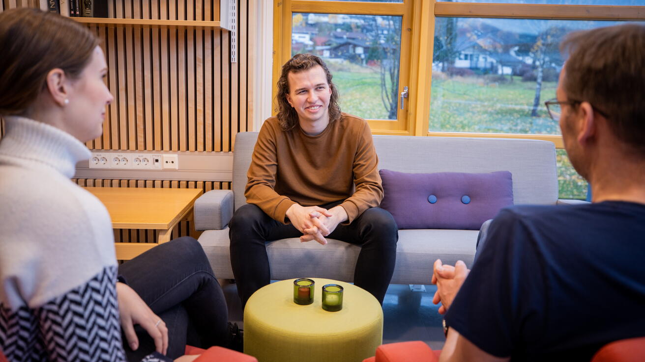 Sosionomstudent i samtale.