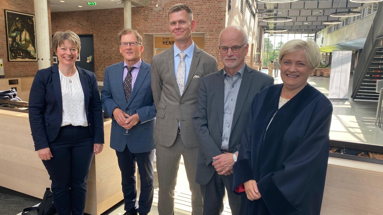 Andreas Tjomsland etter disputasen i juni 2025.