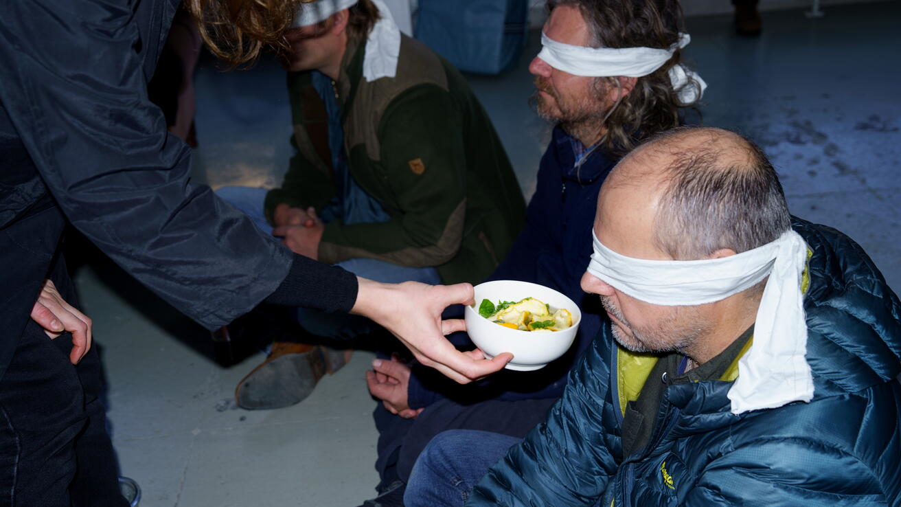 Erik Fooladi på lukt-kunstfestival i Riga.