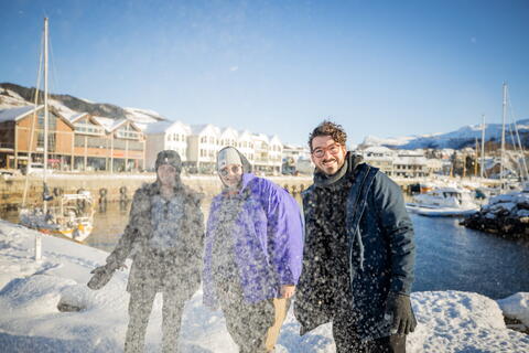 Smiling students in the snow in Volda
