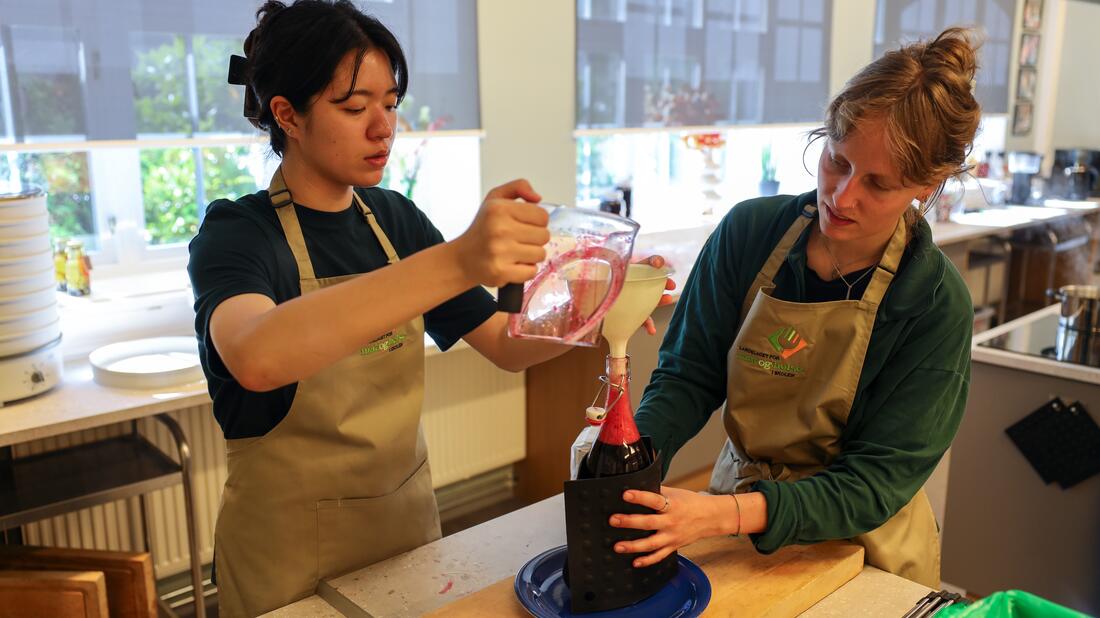 Studentane har laga saft