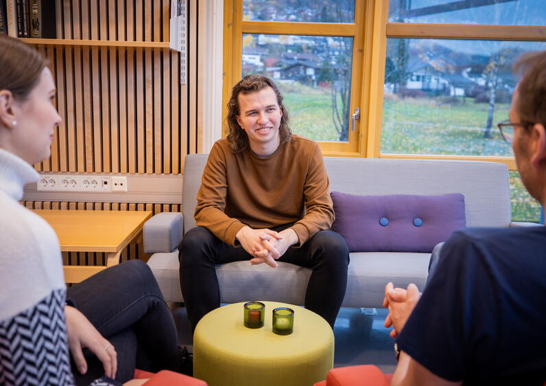 Sosionomstudent i samtale.