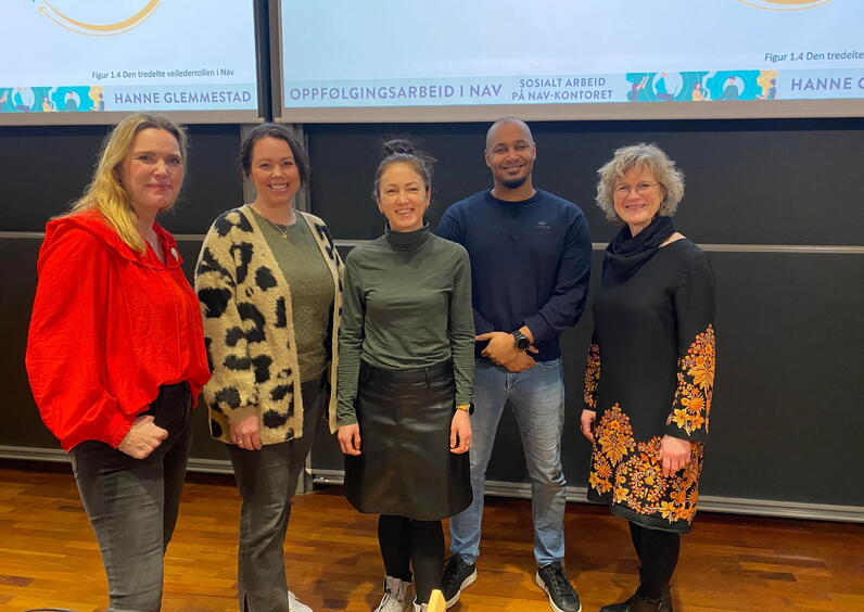 Deltakarar på fagdag. Frå venstre: Hanne Glemmestad (førelesar), Mette-Lin Stokke Øyre (NAV Ørsta/Volda), Yuliya Aam (sosionomstudent), Jahn Christer Humberset Nærbøvik (Furene A/S), Gerd Skjong (arrangør). Foto: Lene Hovde/HVO.