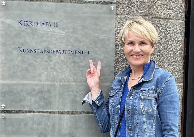 Siv M. Gamlem utanfor Kunnskapsdepartementet.